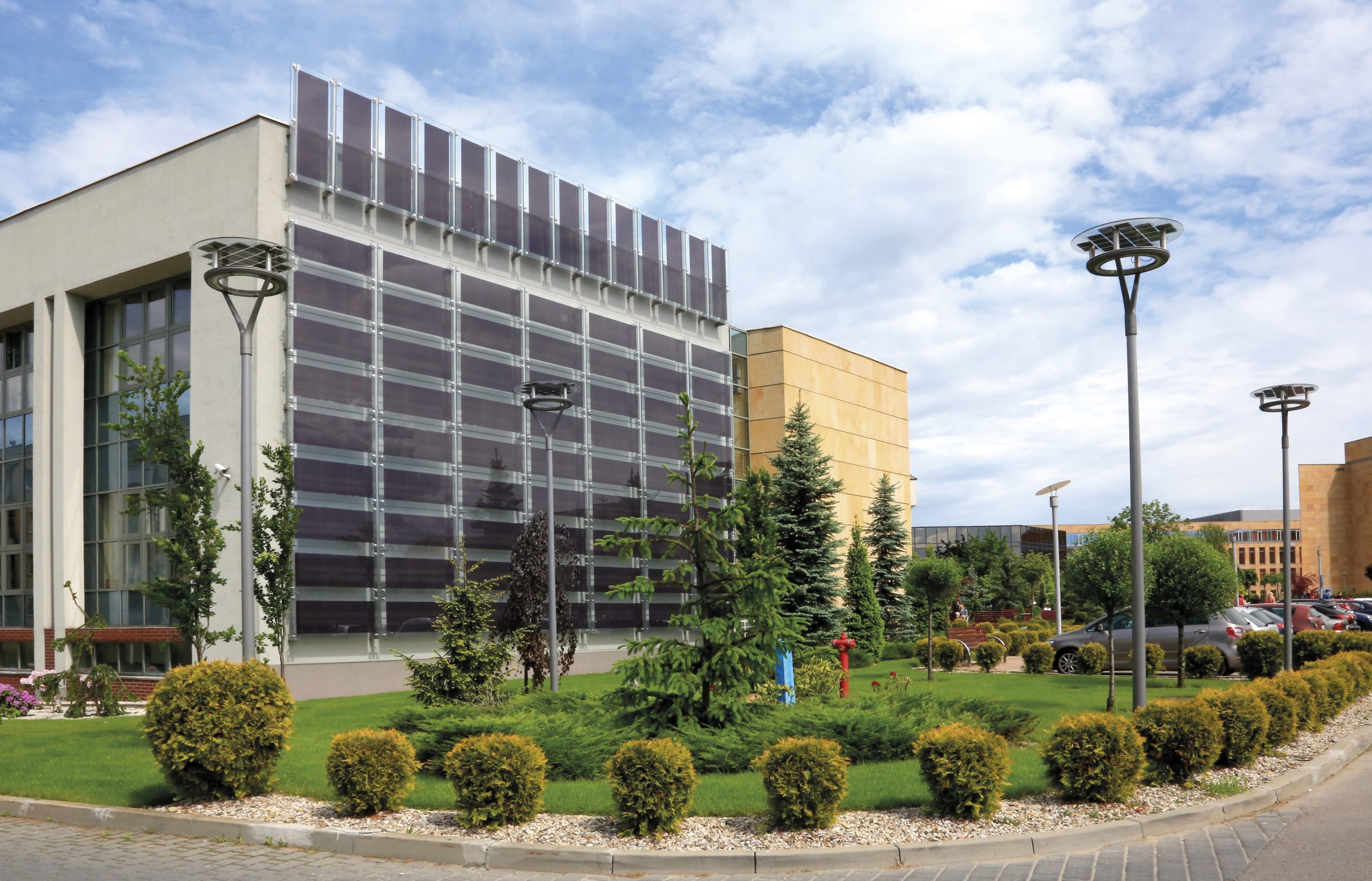 Self-consumption solutions in housing with solar renewable energy